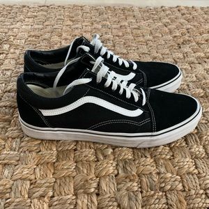 MEN’s SIZE 12 LOW TOP BLACK VANS
